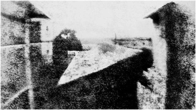 View from the Window at Le Gras, 1826 - 1827 - Tấm hình đầu tiên của nhân loại
